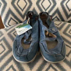 Earth Origins Blue Shoes 10W NWT